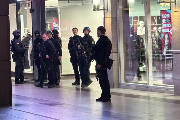 عناصر من الشرطة الألمانية (رويترز)