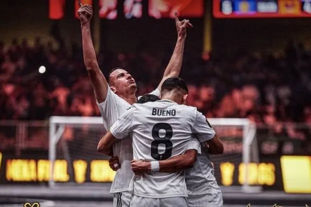 فرحة الفوز باللقب (الشرق الأوسط)