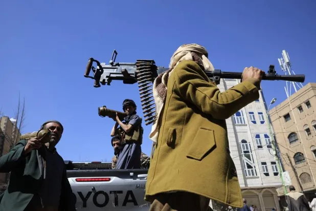 Armed tribesmen participate in an anti-Israel gathering mobilizing more fighters, in Sanaa, Yemen, 05 November 2025. (EPA)