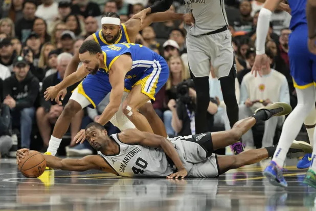 هذه المباراة الثانية توالياً التي يتألق فيها كوري (رويترز)