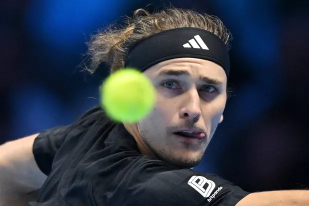 الألماني ألكسندر زفيريف ودّع تورينو مبكراً (إ.ب.أ)