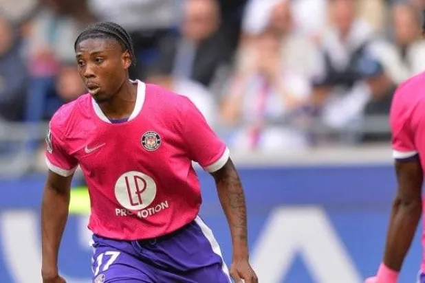 أبو فرنسيس لاعب خط وسط منتخب غانا (فوت ميركاتو)