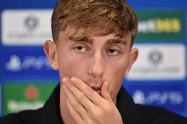 دين هويسن أصيب في معسكر إسبانيا (أ.ف.ب)