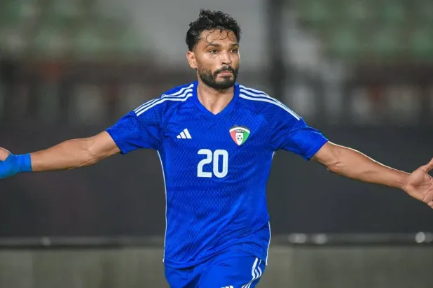 يوسف ناصر محتفلاً بهدفه في تنزانيا (منتخب الكويت)