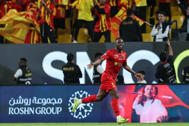 جوليان كينونيس (الشرق الأوسط)