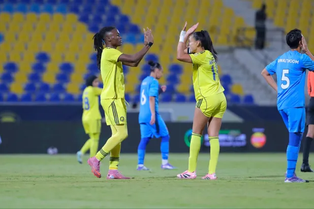 فرحة نصراوية بأحد الأهداف في نيوم (الشرق الأوسط)