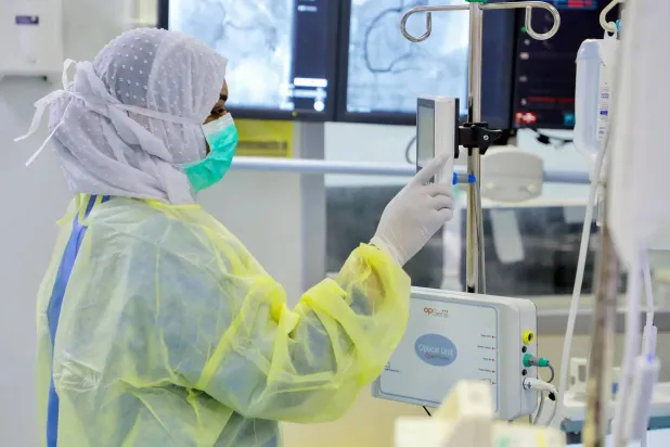 ممرضة تعمل بأحد أقسام مستشفى في السعودية (واس)