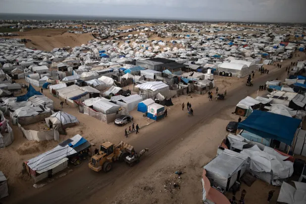 إسرائيل تشن غارات وقصفاً مدفعياً في غزة... وحملة اقتحامات واعتقالات بالضفة الغربية