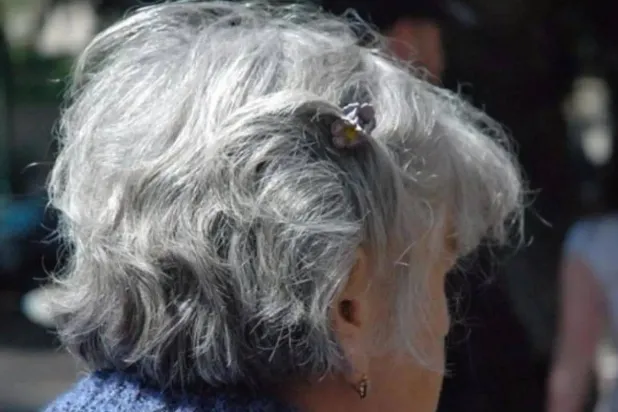 الشيب قد يعكس دفاع الجسم الطبيعي ضد السرطان (أرشيفية - رويترز)
