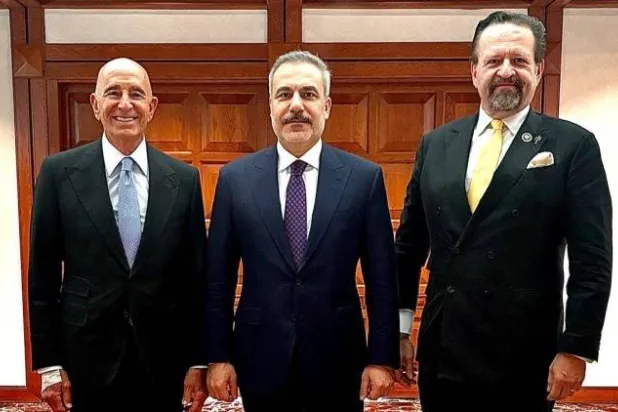 فيدان يلتقي برّاك ومسؤول مكافحة الإرهاب في مجلس الأمن القومي الأميركي في زيارته الأخيرة إلى واشنطن (الخارجية التركية)