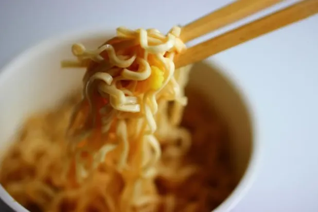 الإفراط في تناول الشعرية سريعة التحضير يمكن أن يتسبب لك في الكثير من المشكلات الصحية (أ.ف.ب)