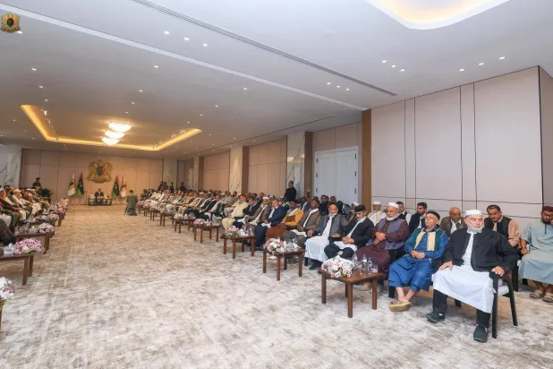 حفتر خلال استقباله مشايخ وأعيان وحكماء من مدينة الزاوية الأسبوع الماضي (القيادة العامة)