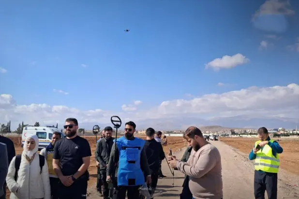 وزارة الطوارئ وإدارة الكوارث السورية تجري تجربة لـ«درون» ألمانية متطورة مخصصة للكشف عن الألغام (سانا)