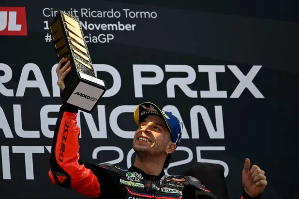ماركو بتسيكي بطلاً لسباق فالنسيا في «موتو جي بي» (رويترز)