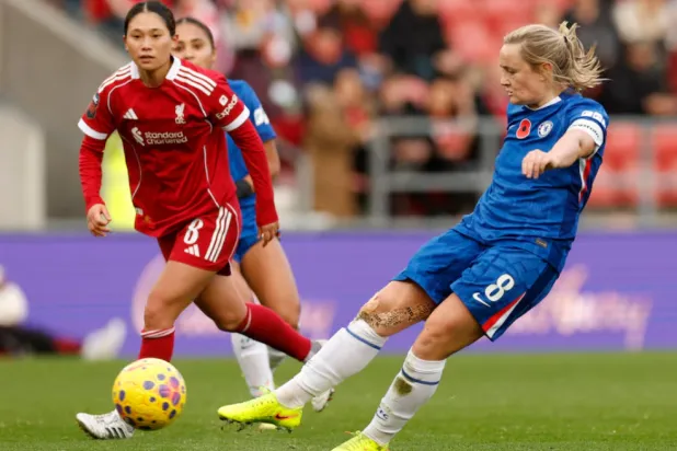 Soccer Football - Women's Super League - Liverpool v Chelsea - Brewdog Stadium, St. Helens, Britain - November 16, 2025 Chelsea's Erin Cuthbert shoots at goal Action Images via Reuters/Jason Cairnduff 