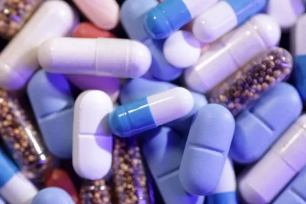 مجموعة من كبسولات «فيتامين د» (أرشيفية - رويترز)
