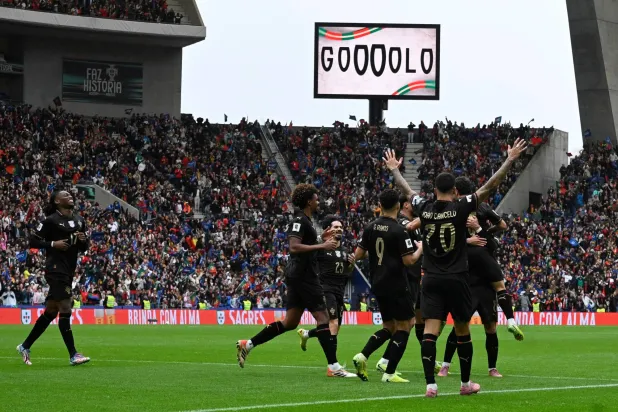 فرحة البرتغال بالتسجيل في أرمينيا تكررت 9 مرات (أ.ف.ب)