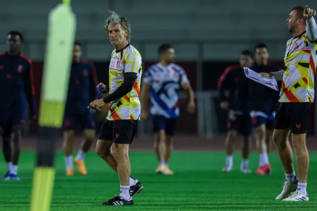 الأوروغوياني دانيال كارينيو في أولى حصصه التدريبية مع الفريق (نادي الرياض) 