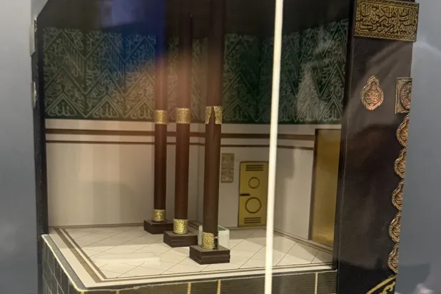 مجسم يوضح الكعبة المشرفة من الداخل (الشرق الأوسط)