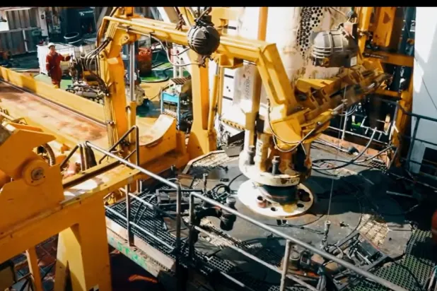 صورة لعمال في أحد الحقول النفطية المصرية (وزارة البترول المصرية)