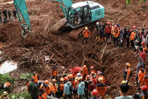 Indonesian rescue members search for victims at the site of a landslide, which hit Cibeunying village on November 13, in Cilacap, Central Java province, Indonesia, November 15, 2025. REUTERS/Stringer