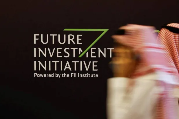 شعار «مؤسسة مبادرة مستقبل الاستثمار» في الرياض (رويترز)