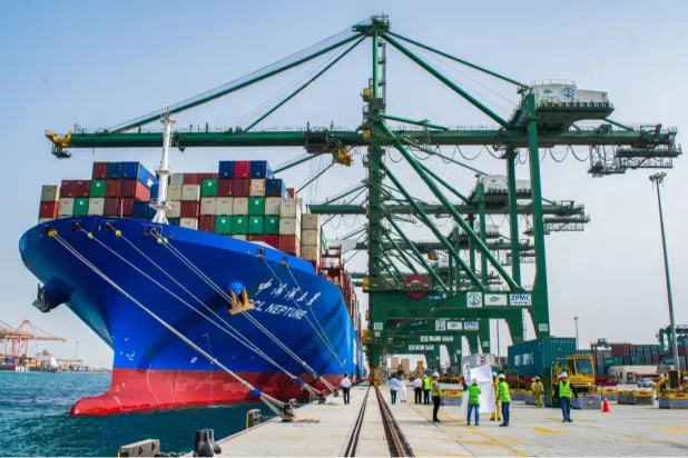 موظفون في مجال الخدمات اللوجيستية (وزارة النقل)