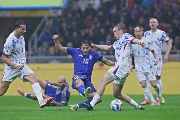 لم تهدأ عاصفة النقد في إيطاليا بعد الخسارة الكبيرة أمام النرويج بـ4 أهداف مقابل هدف واحد (منتخب إيطاليا)