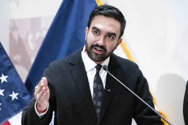 عمدة مدينة نيويورك المنتخب زهران ممداني يتحدث خلال مؤتمر صحافي (د.ب.أ)