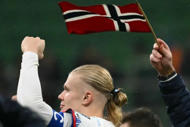Norway's captain #09 Erling Braut Haaland celebrates the victory with teammates at the end of the FIFA World Cup 2026 European qualification football match between Italy and Norway, at the San Siro Stadium, in Milan, on November 16, 2025. (AFP)