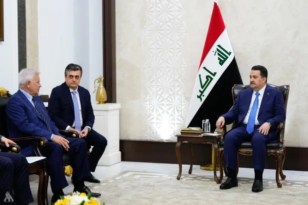 السوداني أثناء استقباله الرئيس التنفيذي لشركة «لوك أويل» الروسية (وكالة أنباء العراق)