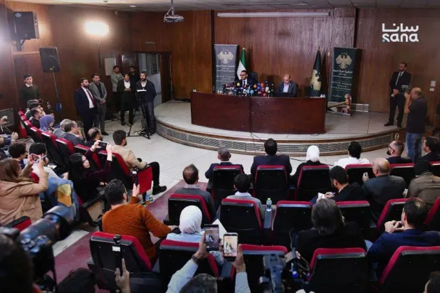 مؤتمر صحافي للجنة التحقيق الوطنية بأحداث السويداء في وزارة الإعلام بدمشق يوم الأحد (سانا)