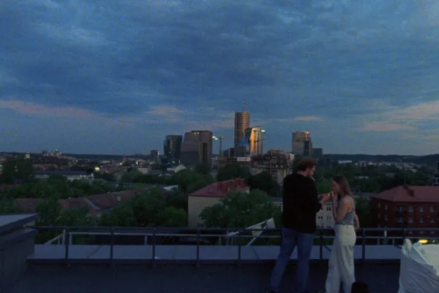 يناقش الفيلم قضايا اجتماعية حول علاقة الفرد بالأسرة (الشركة المنتجة)