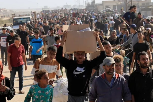 اتهامات لمؤسسات تابعة لـ«الإخوان» بسرقة أموال المساعدات المخصصة لقطاع غزة (رويترز)