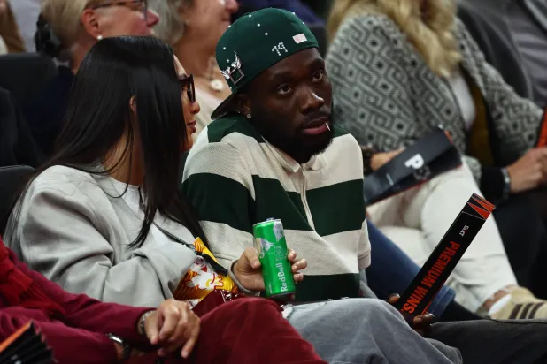 الظهير الدولي الكندي ألفونسو ديفيز (إ.ب.أ)