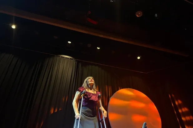 عرضٌ يُحوَّل الانكسار إلى مساحة للتأمّل (الشرق الأوسط)