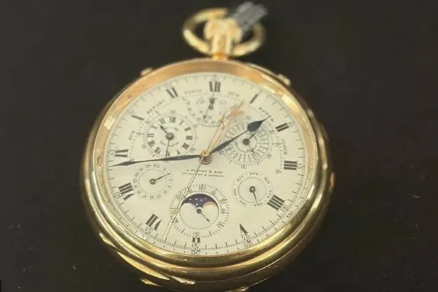 ساعة عمرها 117 عاماً تُذهل المزاد (فيليبس)