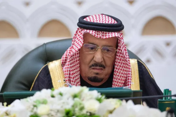 خادم الحرمين الشريفين الملك سلمان بن عبد العزيز لدى ترؤسه جلسة مجلس الوزراء في الرياض الثلاثاء (واس)