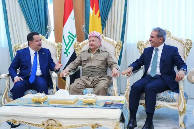 اجتماع بين الزعيم الكردي مسعود بارزاني ورئيس الوزراء العراقي محمد شياع السوداني ورئيس مجلس القضاء فائق زيدان أمس (رئاسة الوزراء العراقية)