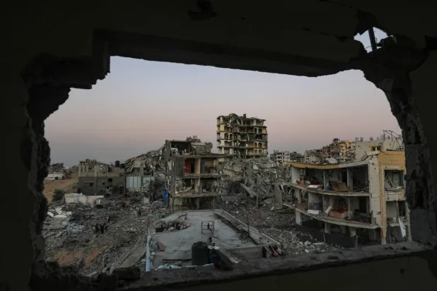 Gazze şehrindeki yıkılmış binaların görünümü, 18 Kasım 2025 (EPA)