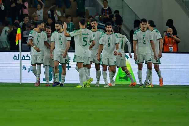 الجزائر كسب المواجهة بثنائية (تصوير: محمد المانع) 