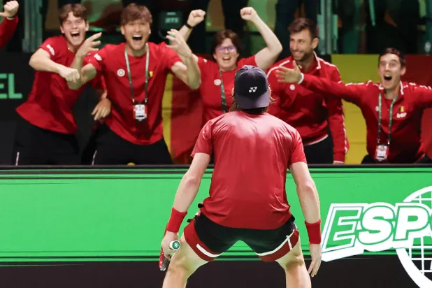 فرحة لاعبي بلجيكا بالتأهل لنصف نهائي كأس ديفيز (إ.ب.أ)