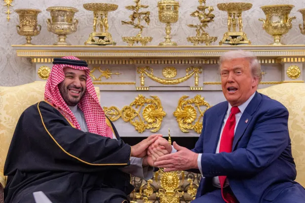 18 November 2025, US, Washington: Saudi Arabia's Crown Prince, Mohammed bin Salman, meets with US President Donald Trump at the White House in Washington. Photo: -/SPA/dpa