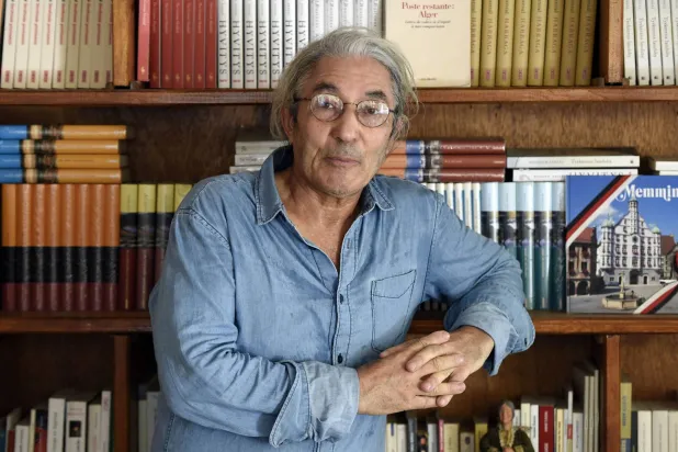 (FILES) Algerian writer Boualem Sansal poses at his home in Boumerdes, some 50 kms east of Algiers, on August 17, 2015 during an interview with AFP. (Photo by Farouk Batiche / AFP)