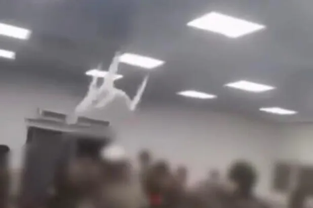 لقطة من الفيديو المتداول والذي نشره موقع «واي نت» للواقعة