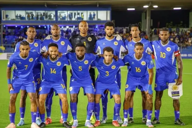 كوراساو أصغر دولة تشارك في نهائيات كأس العالم لكرة القدم (منتخب كوراساو)