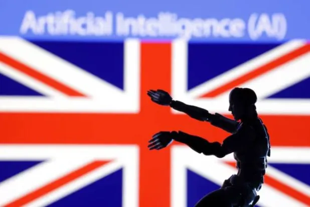 تظهر كلمة «الذكاء الاصطناعي» وصورة مصغّرة لروبوت وعلم بريطانيا في هذه الرسمة التوضيحية (رويترز)