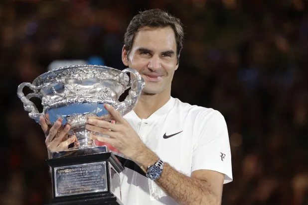 Roger Federer with his last Grand Slam trophy at the Australian Open, Melbourne, Australia, Jan. 28, 2018. (AP)