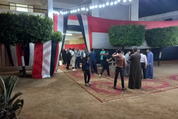 لجنة انتخابية في المرحلة الأولى من الاستحقاق البرلماني المصري (تنسيقية شباب الأحزاب)