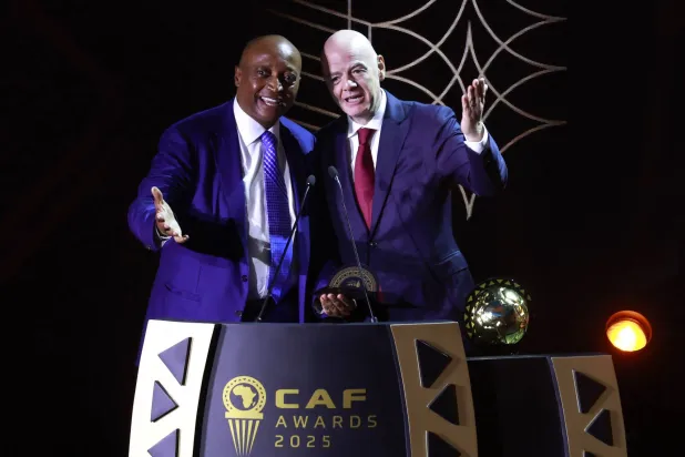 موتسيبي وانفانتينو خلال الحفل (أ.ف.ب)